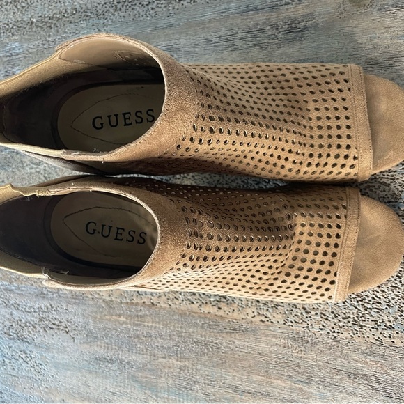 Guess Olysa Sandal Tan Size 7.5 Women’s Open Toe Slip On Block Heel - Picture 10 of 11